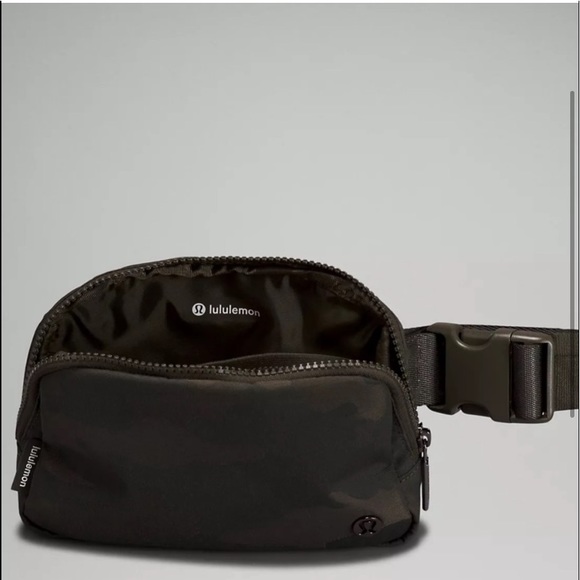 Lululemon Everywhere Belt Bag Camo Crossbody Sling Bag Nwt - Picture 6 of 8